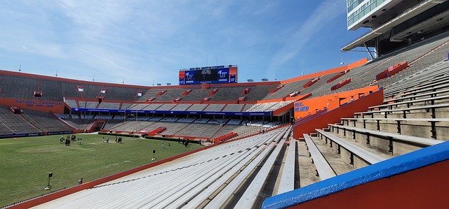 會在任意球 會在任意球